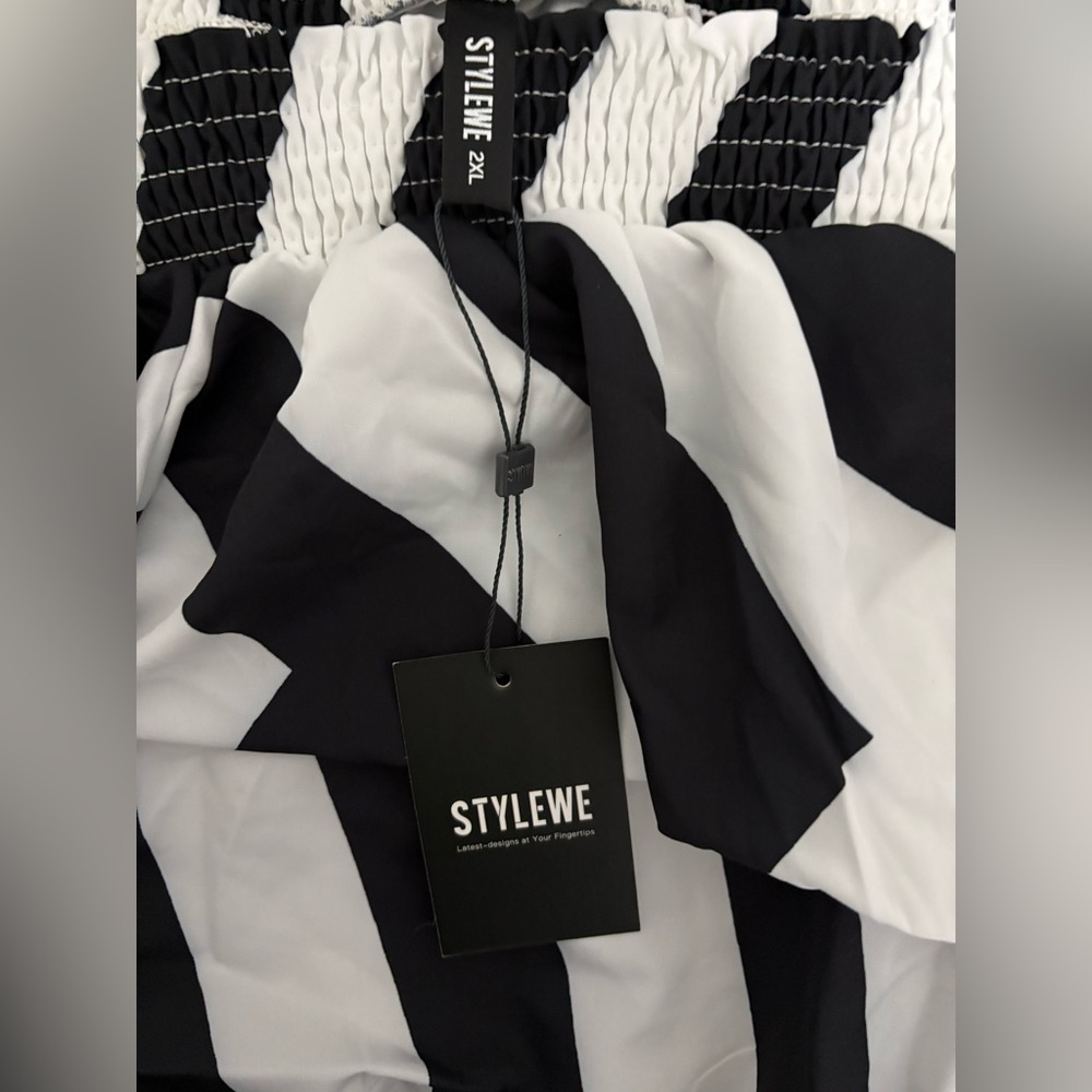 Black and White Off the Shoulder Maxi Sundress NWT - Picture 5 of 5